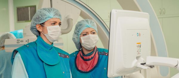 Врачи во время операции Врачи во время операции - Sputnik Беларусь