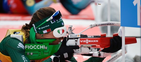 Итальянская биатлонистка Доротея Вирер на огневом рубеже Итальянская биатлонистка Доротея Вирер на огневом рубеже - Sputnik Беларусь