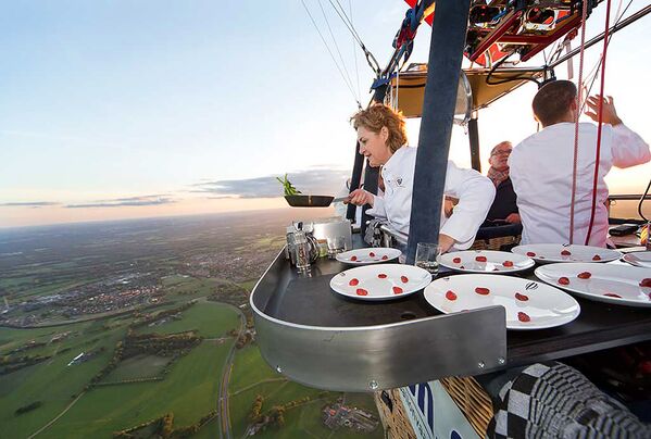 Ресторан Culiair на воздушном шаре в Нидерландах — высокая кухня в прямом смысле.  - Sputnik Беларусь