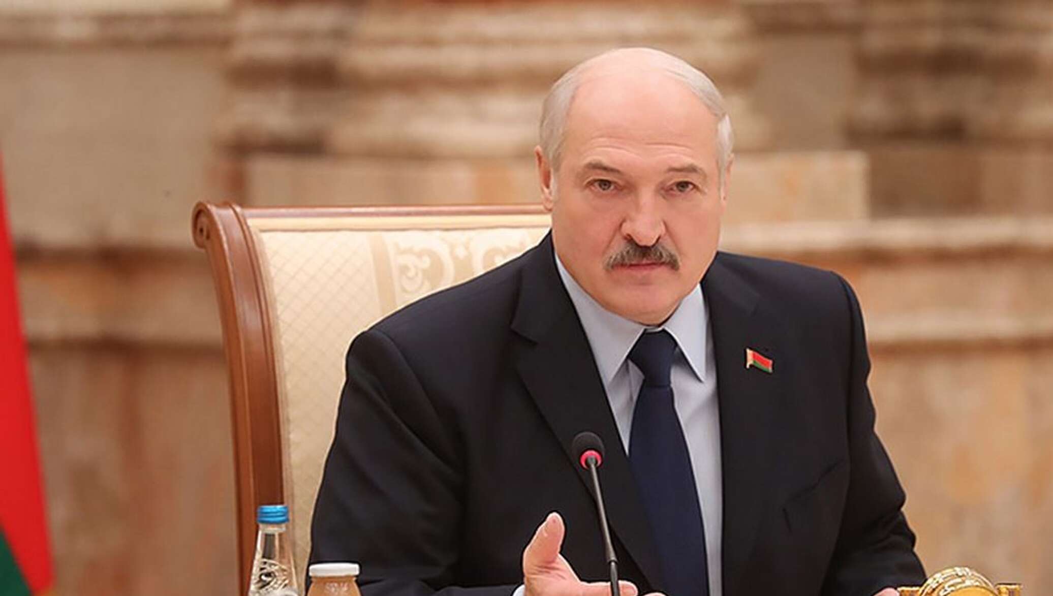 Лукашенко фото. Лукашенко открыл границы. Лукашенко православный. Лукашенко по знаку зодиака. Лукашенко открыл границы.