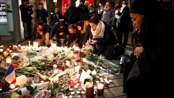 Французы на месте трагедии в Страсбурге - Sputnik Беларусь