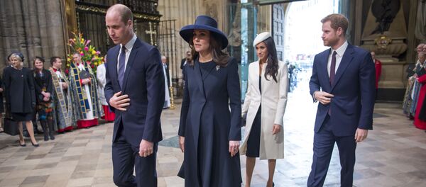 Принцы Гарри и Уильям со своими супругами Меган и Кейт - Sputnik Беларусь
