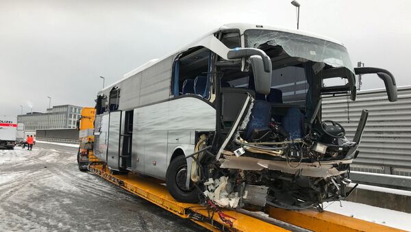 Рейсовый автобус, в котором находились российские граждане попал в серьезное ДТП возле Цюриха - Sputnik Беларусь