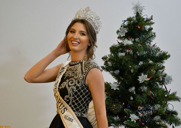 Участницы конкурса Миссис Земной шар не против дефиле в купальниках - Sputnik Беларусь