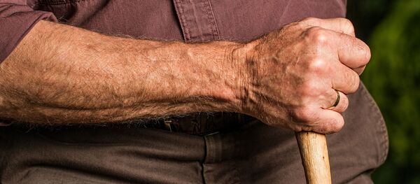 Руки пенсионера, архивное фото - Sputnik Беларусь