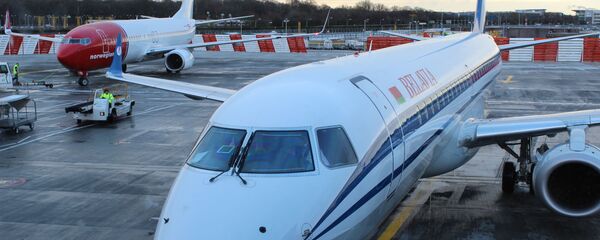 Самолет авиакомпании Белавиа в лоднонском аэропорту Гатвик - Sputnik Беларусь