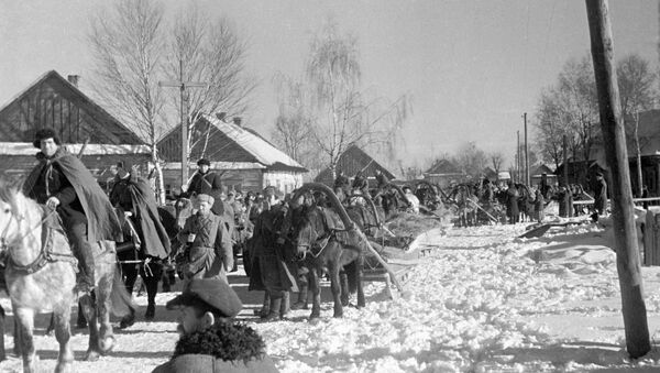 Партизанское соединение Сидора Ковпака в освобожденном селе Малковичи, 1943 год - Sputnik Беларусь
