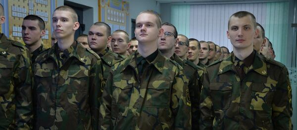 Лукашэнка: у Беларусі адтэрміновак ад арміі больш, чым у любой іншай краіне Лукашэнка: у Беларусі адтэрміновак ад арміі больш, чым у любой іншай краіне - Sputnik Беларусь