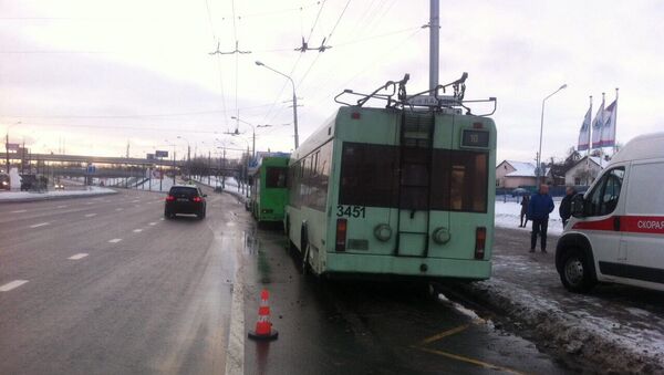 Авария с участием автобуса и троллейбуса в Минске - Sputnik Беларусь