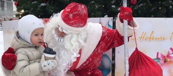 Дзед Мароз існуе: Беспамылковы прадставіў новы святочны кліп - Sputnik Беларусь