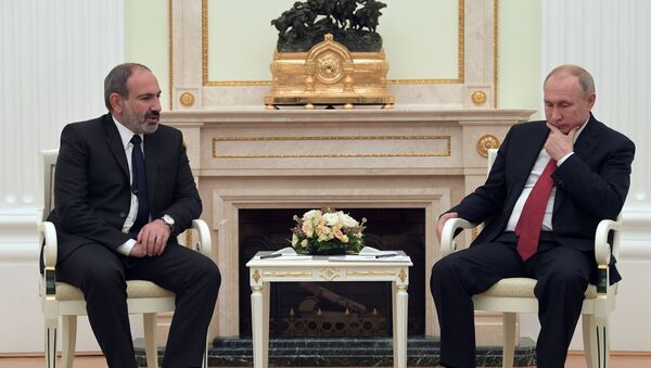 Президент РФ Владимир Путин и исполняющий обязанности премьер-министра Армении Никол Пашинян - Sputnik Беларусь