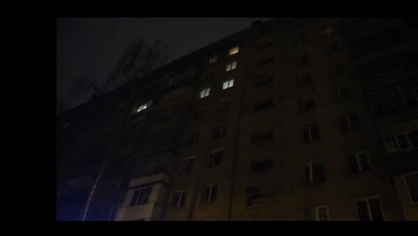Пожар в многоэтажке в Гомеле, видео - Sputnik Беларусь