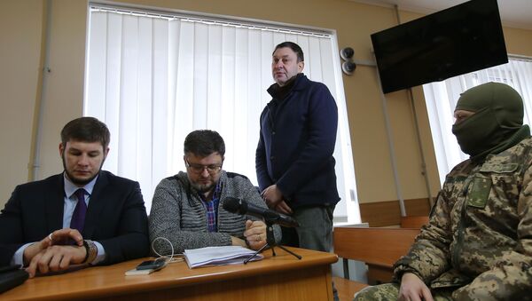 Руководитель портала РИА Новости Украина Кирилл Вышинский (второй справа) - Sputnik Беларусь