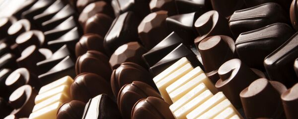 Шоколадные конфеты, архивное фото - Sputnik Беларусь