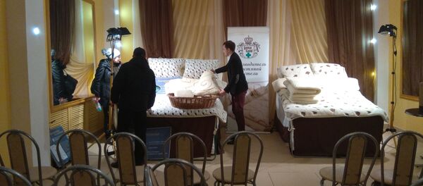 Организаторы презентации сделали все возможное для того, чтобы их продукция выглядела богато Организаторы презентации сделали все возможное для того, чтобы их продукция выглядела богато - Sputnik Беларусь