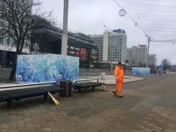 Минск просыпается после новогодней ночи – мусор уже убрали - Sputnik Беларусь