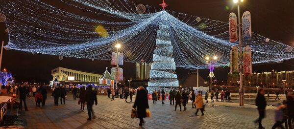 Новогодняя елка у Дворца спорта - Sputnik Беларусь