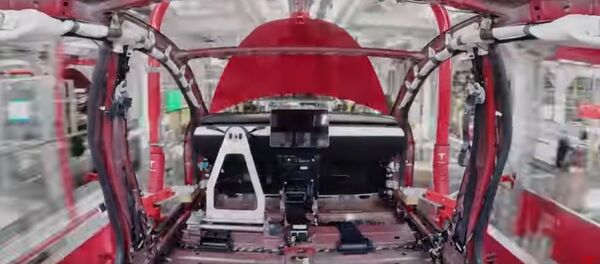 От голого кузова до свадьбы: Tesla показала, как собирают Model 3 От голого кузова до свадьбы: Tesla показала, как собирают Model 3 - Sputnik Беларусь