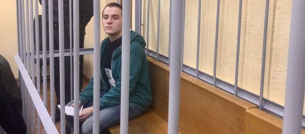 Обвиняемый Антон Бецун в зале суда - Sputnik Беларусь