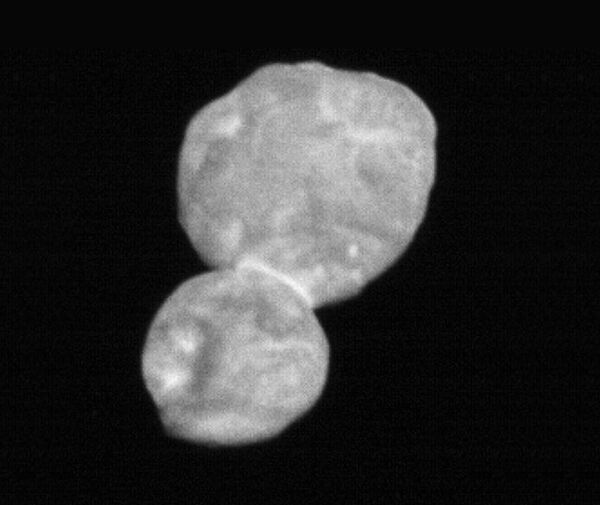 Снеговик на краю света. Зонд прислал первые снимки далекого астероида - Sputnik Беларусь