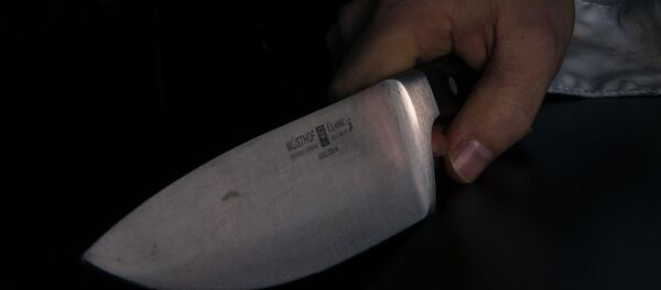 Женщина с ножом, архивное фото - Sputnik Беларусь