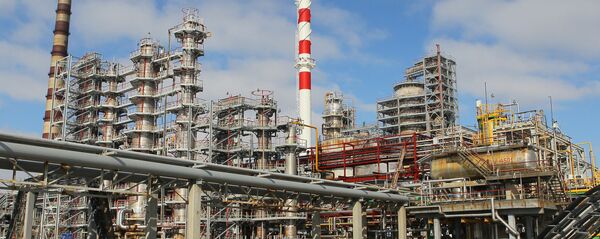 Камбінаваная ўстаноўка каталітычнага крэкінгу ААТ Мазырскага нафтаперапрацоўчага завода Камбінаваная ўстаноўка каталітычнага крэкінгу ААТ Мазырскага нафтаперапрацоўчага завода - Sputnik Беларусь