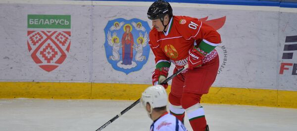 Президент Беларуси Александр Лукашенко в первом матче в рамках XV Рождественского международного турнира Президент Беларуси Александр Лукашенко в первом матче в рамках XV Рождественского международного турнира - Sputnik Беларусь