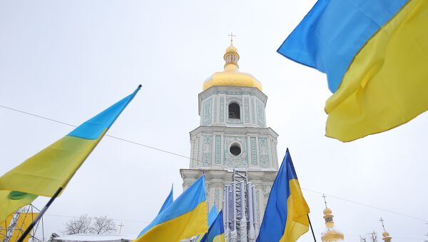Украинские флаги на Софийской площади в Киеве - Sputnik Беларусь