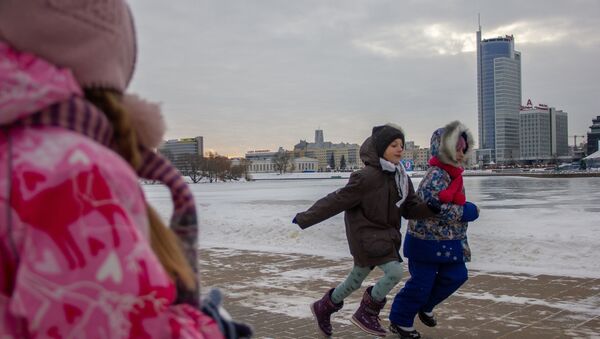 Дети зимой в Минске, архивное фото - Sputnik Беларусь