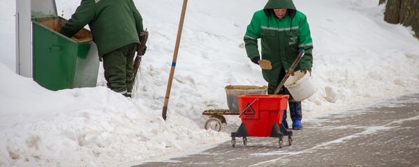 Супрацоўнікі камунальных служб Мінска Супрацоўнікі камунальных служб Мінска - Sputnik Беларусь