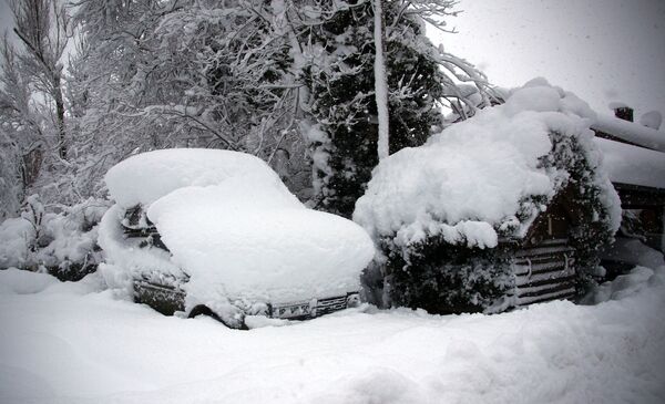 Непогода в Европе: погибли люди, дороги закрыты  - Sputnik Беларусь