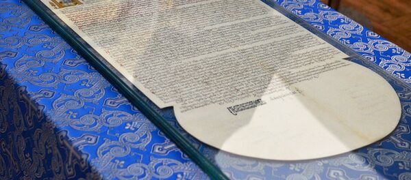 Томос об автокефалии Украинской православной церкви привезли в Киев Томос об автокефалии Украинской православной церкви привезли в Киев - Sputnik Беларусь