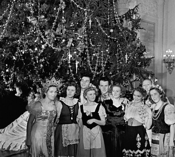 Новогодний бал в Кремле. Москва, 1954 год. - Sputnik Беларусь