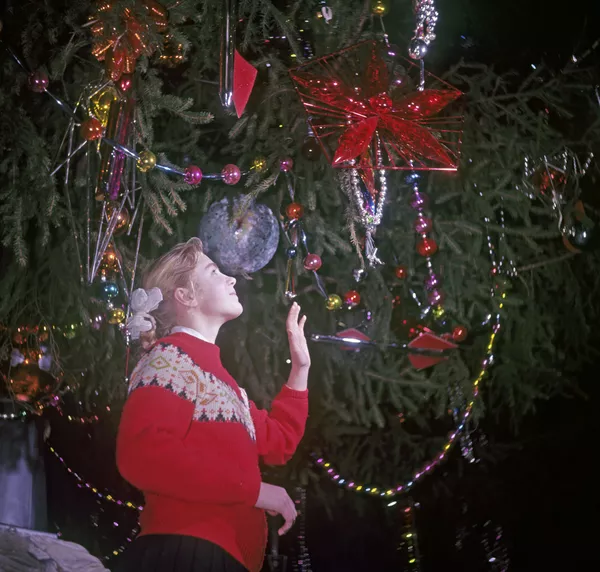 Девочка на новогодней елке в Георгиевском зале Большого Кремлевского дворца в 1967-м. - Sputnik Беларусь
