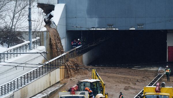Тушинский тоннель затопило после провала грунта в шлюзе канала имени Москвы - Sputnik Беларусь
