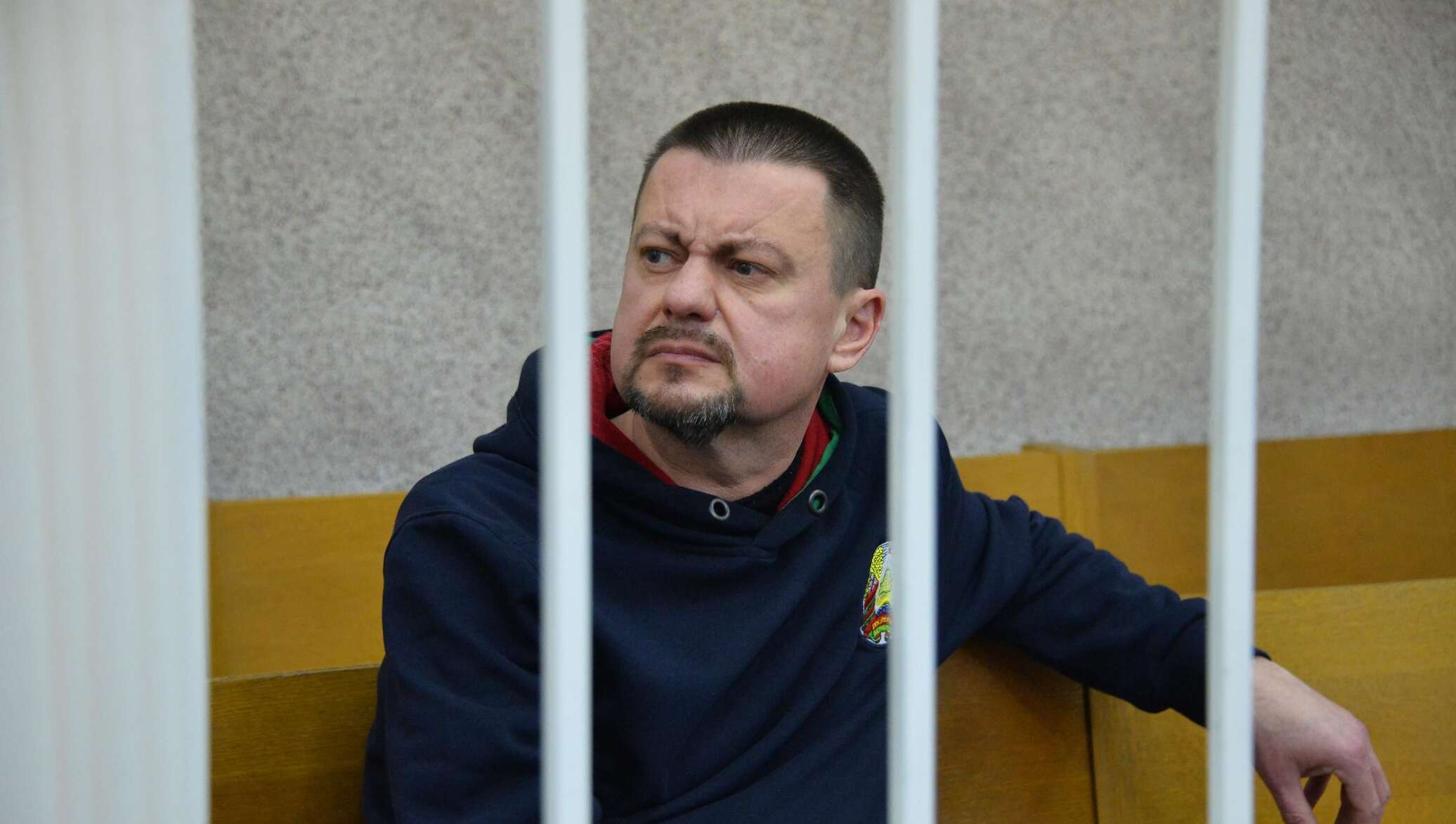 Скамья подсудимых. Делу ошмянских таможенников. Выпускают из суда. Приговор за 100м. Допрос обвиняемого в получении взятки.