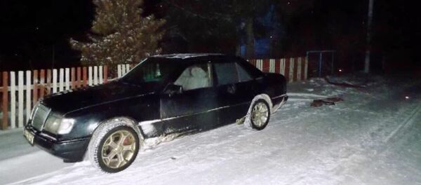 Автомобиль, на котором 18-летняя девушка катала на капоте своих друзей Автомобиль, на котором 18-летняя девушка катала на капоте своих друзей - Sputnik Беларусь