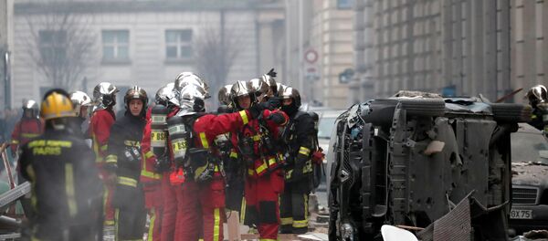 В центре Парижа прогремел мощный взрыв - Sputnik Беларусь