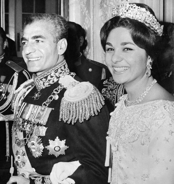  Свадьба иранского шаха Мохаммеда Реза Пехлеви и азербайджанки по происхождению Фарах Диба 21 декабря 1959 года. Фарах была из богатой семьи, училась в Тегеране и Париже. Они познакомились, когда она была студенткой.  - Sputnik Беларусь