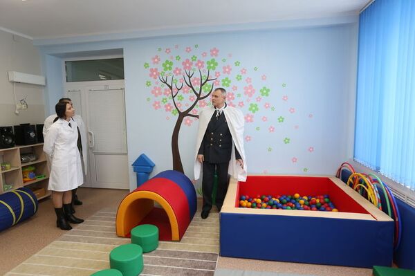 Шуневич открыл в гомельской женской колонии общежитие для мам с детьми - Sputnik Беларусь