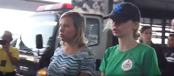 Видеофакт: Алекса Лесли и Настю Рыбку депортируют из Таиланда - Sputnik Беларусь