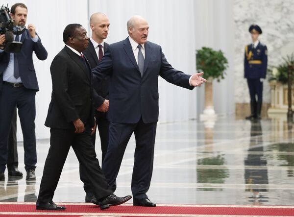 Лукашенко нашел в Зимбабве стратегического партнера Лукашенко нашел в Зимбабве стратегического партнера - Sputnik Беларусь