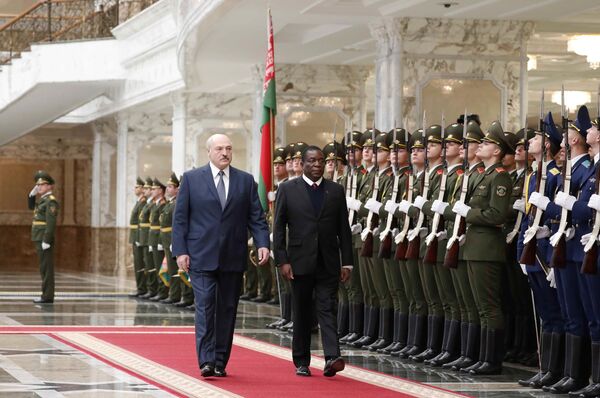 Лукашенко нашел в Зимбабве стратегического партнера Лукашенко нашел в Зимбабве стратегического партнера - Sputnik Беларусь