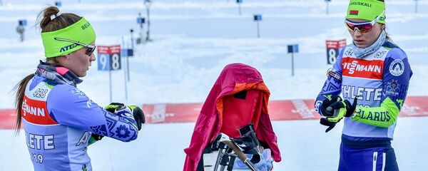 Биатлонистки Елена и Ирина Кручинкины Биатлонистки Елена и Ирина Кручинкины - Sputnik Беларусь