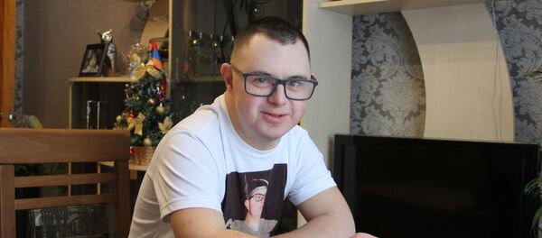 В доме у Минасянов любят гостей, а мама Мгера Мариетта готовит замечательную выпечку - Sputnik Беларусь