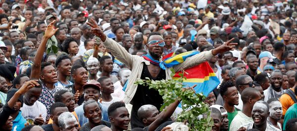 Сторонники Феликса Чисекеди празднуют его победу у штаб-квартиры партии в Киншасе Сторонники Феликса Чисекеди празднуют его победу у штаб-квартиры партии в Киншасе - Sputnik Беларусь