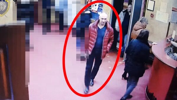 СК ищет мужчину, укравшего в минском ресторане женскую сумку - видео - Sputnik Беларусь