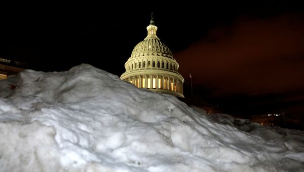 Сугроб перед зданием Капитолия в Вашингтоне - Sputnik Беларусь
