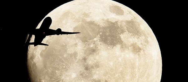 Самалёт і суперпоўня над Франкфуртам, Германія Самалёт і суперпоўня над Франкфуртам, Германія - Sputnik Беларусь