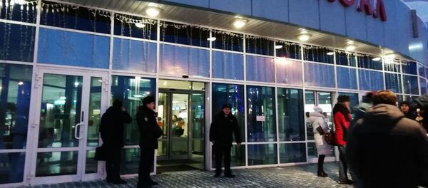 Самолет рейса SU1515, который вылетел из Сургута, совершил нештатную посадку в Ханты-Мансийске - Sputnik Беларусь